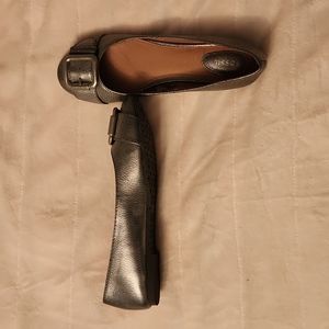 Fossil silver leather flats